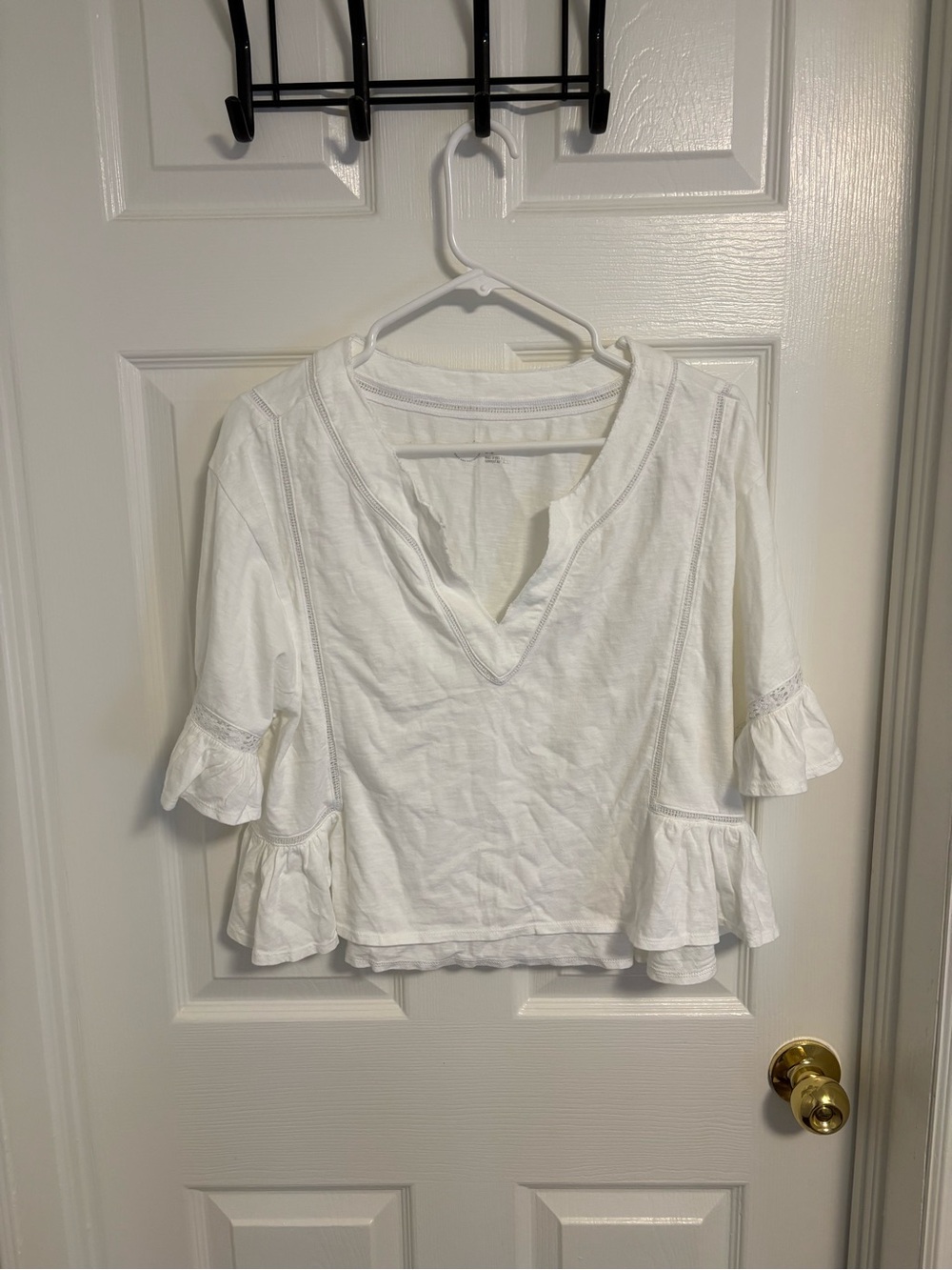 NWOT aerie White Ruffled V-Neck tee